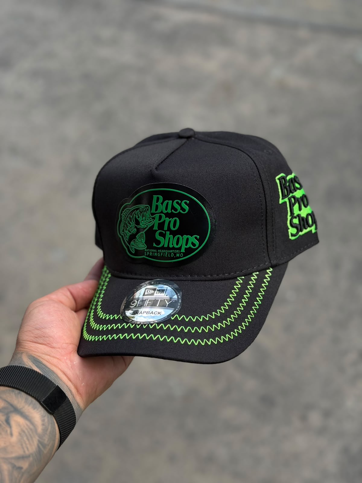 Gorra Bass Pro Shop Negra Letras Verde Neón